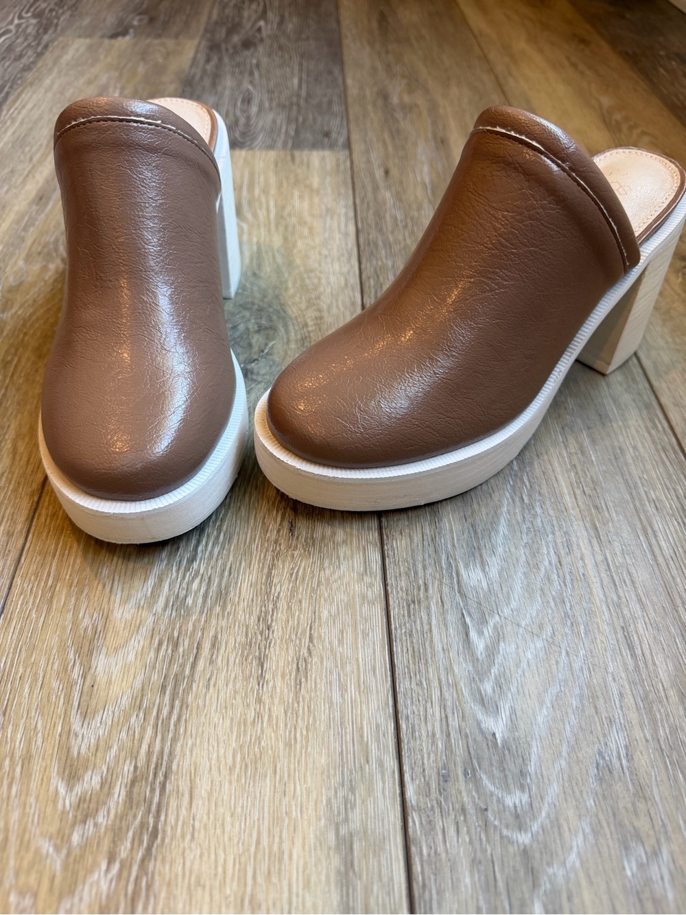Oasis Society The Ava Mauve Platform Clogs